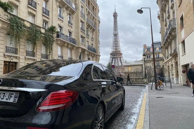 Luxury vehicle rental services Paris Mercedes interior comfort