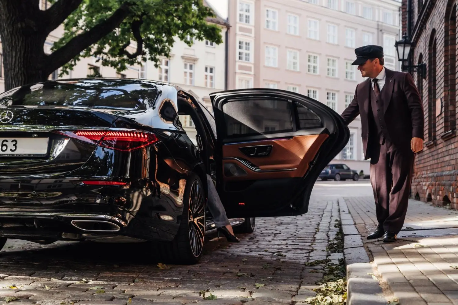 Private driver Paris chauffeur with luxury car fleet