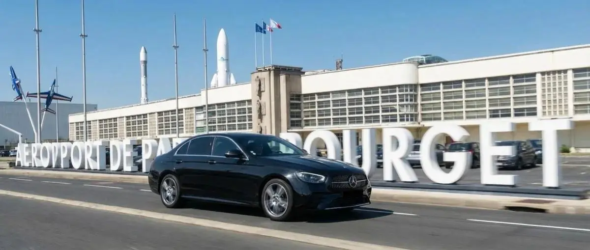 Premium Paris to Le Bourget Transfer focus image featuring elite luxury sedan