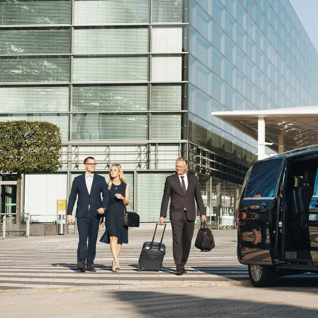Paris To Charles De Gaulle CDG Transfer luxury Mercedes chauffeur